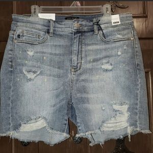 BNWT Judy Blue paint splash distressed shorts